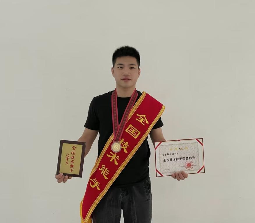 彭洪君：全国技术能手